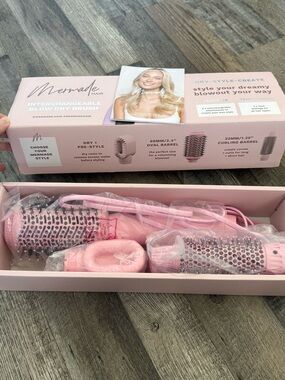 NWOT Mermade Interchangeable Blow Dry Brush Set in Pink